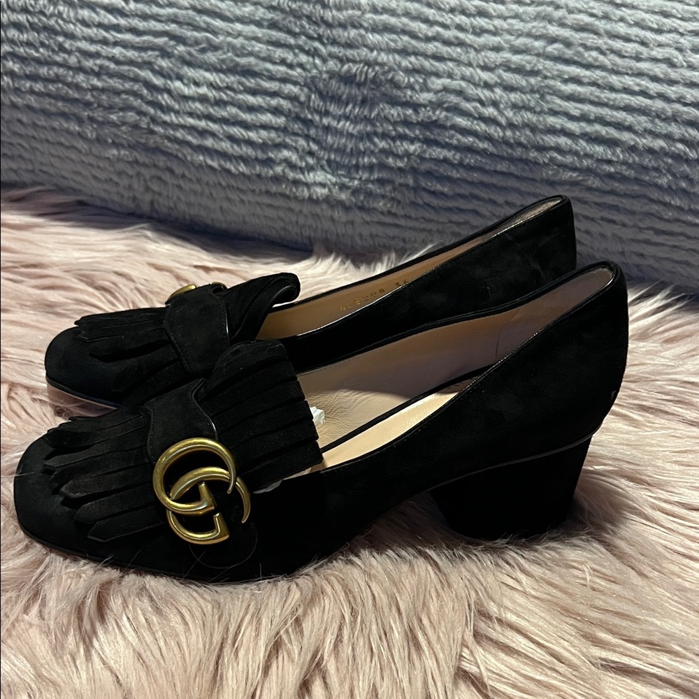 Gucci Black Heels with Gold Logo Accent - Picture 8 of 8